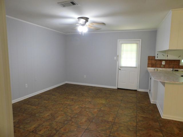 204 Yawn St., Collins, MS 39428