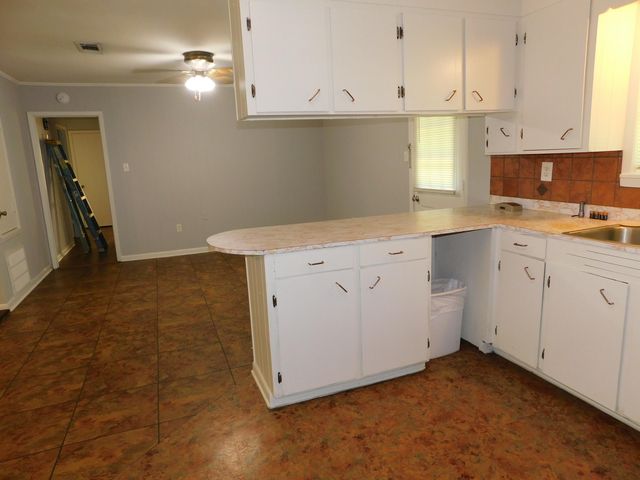 204 Yawn St., Collins, MS 39428