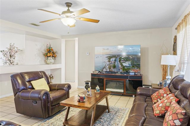 4071 FLOWERING PEACH LANE, St Cloud, FL 34772