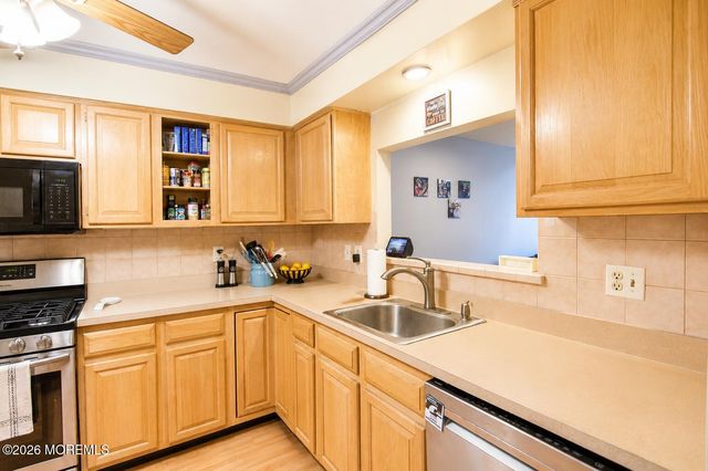 6 Cherrywood Circle, Brick, NJ 08724