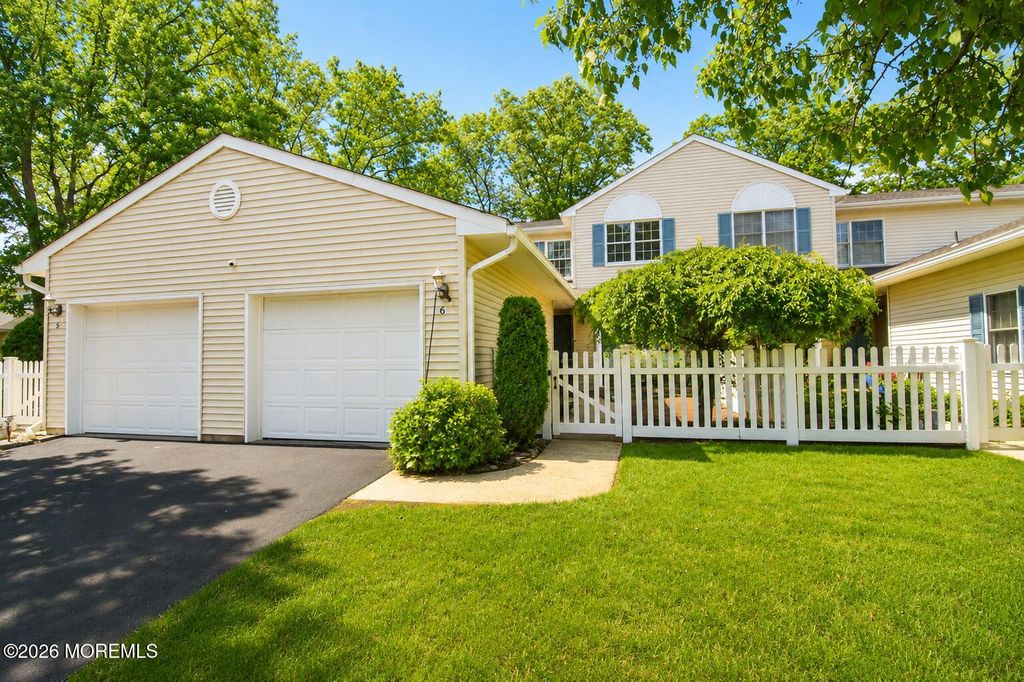 6 Cherrywood Circle, Brick, NJ 08724