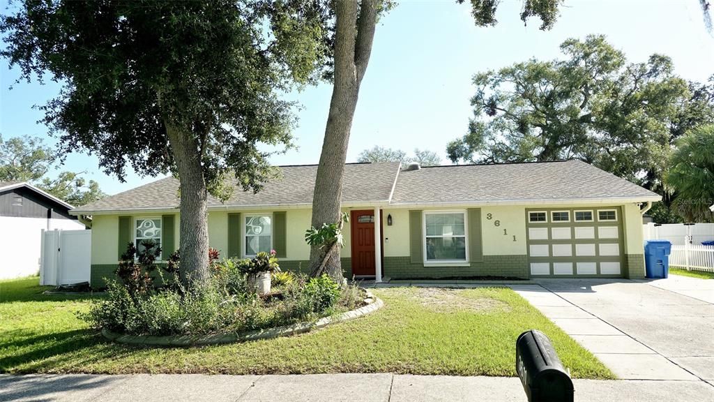 3611 WISPERBREATH LN, Tampa, FL 33619