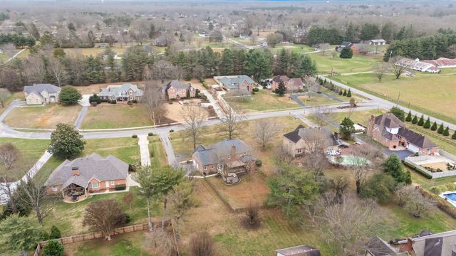 105 Kings Pl, Tullahoma, TN 37388