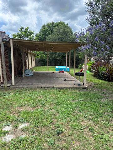 123 Brisbane Court, Glenn Heights, TX 75154