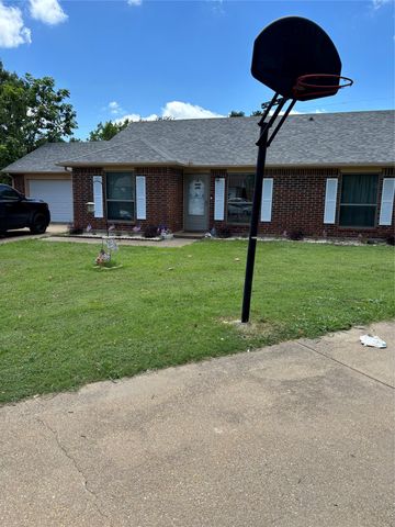 123 Brisbane Court, Glenn Heights, TX 75154