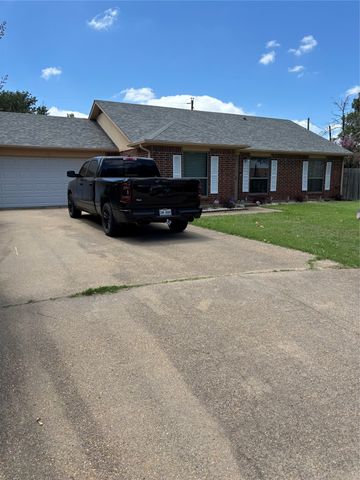 123 Brisbane Court, Glenn Heights, TX 75154