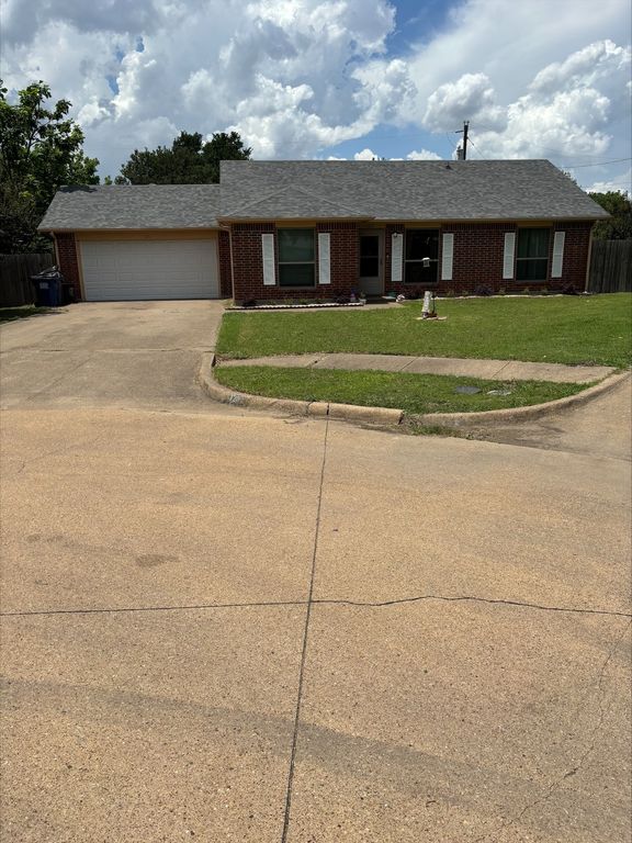 123 Brisbane Court, Glenn Heights, TX 75154
