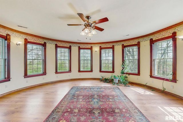 315 N 9TH Street, Clinton, IA 52732