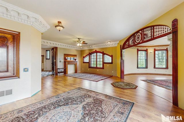 315 N 9TH Street, Clinton, IA 52732