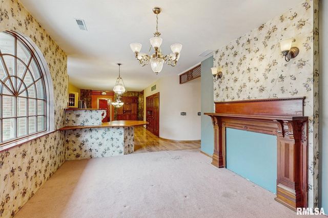 315 N 9TH Street, Clinton, IA 52732