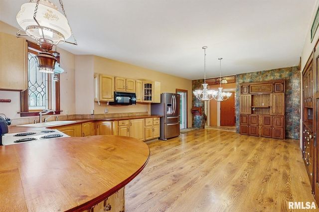 315 N 9TH Street, Clinton, IA 52732