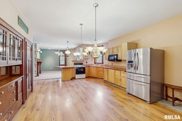 315 N 9TH Street, Clinton, IA 52732