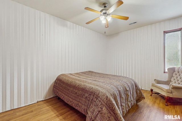 315 N 9TH Street, Clinton, IA 52732