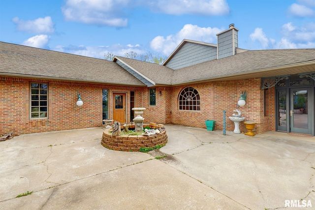 315 N 9TH Street, Clinton, IA 52732