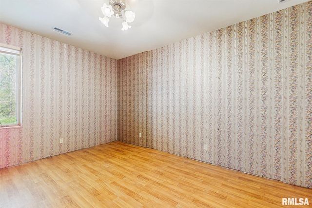 315 N 9TH Street, Clinton, IA 52732