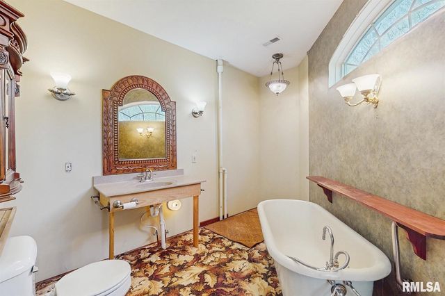 315 N 9TH Street, Clinton, IA 52732