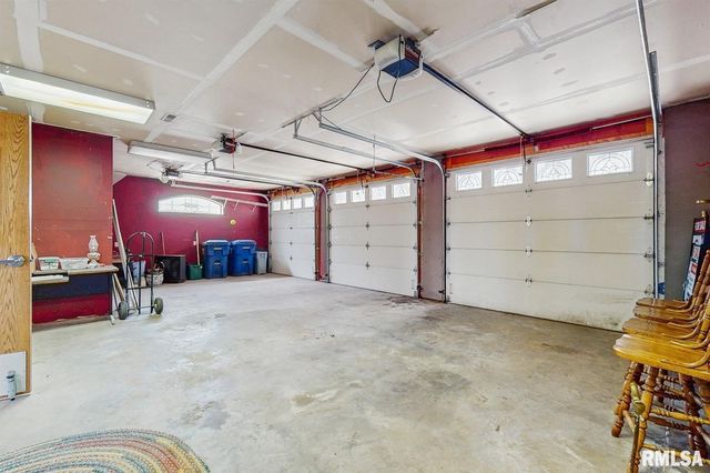 315 N 9TH Street, Clinton, IA 52732