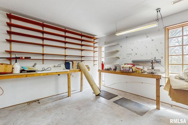 315 N 9TH Street, Clinton, IA 52732