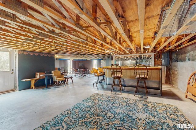 315 N 9TH Street, Clinton, IA 52732