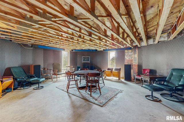 315 N 9TH Street, Clinton, IA 52732