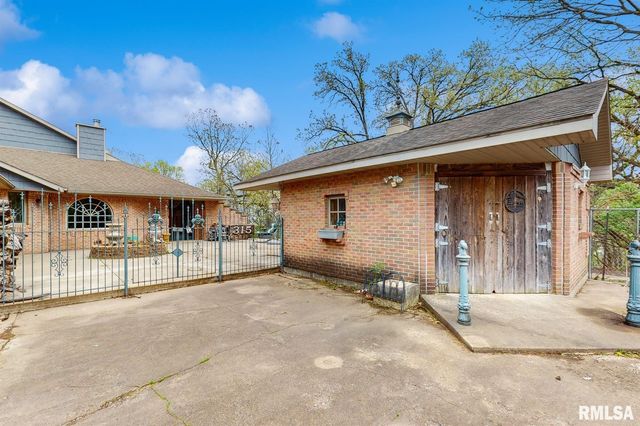 315 N 9TH Street, Clinton, IA 52732