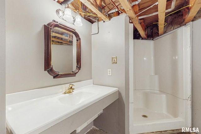 315 N 9TH Street, Clinton, IA 52732