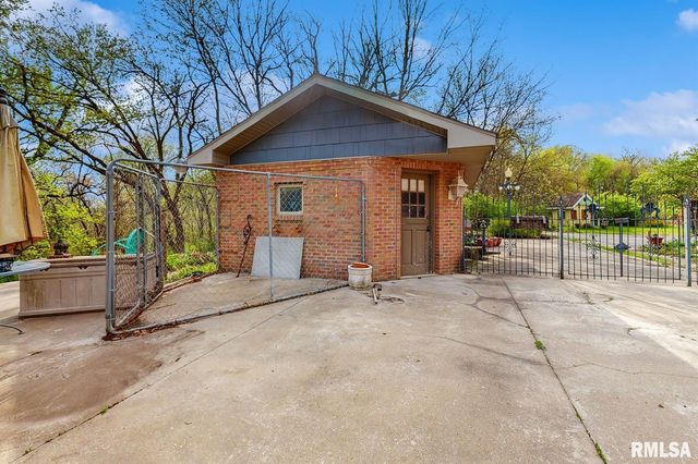 315 N 9TH Street, Clinton, IA 52732