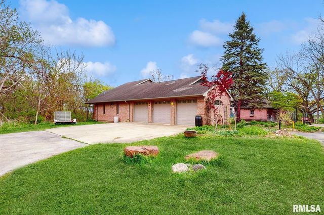 315 N 9TH Street, Clinton, IA 52732