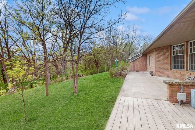 315 N 9TH Street, Clinton, IA 52732