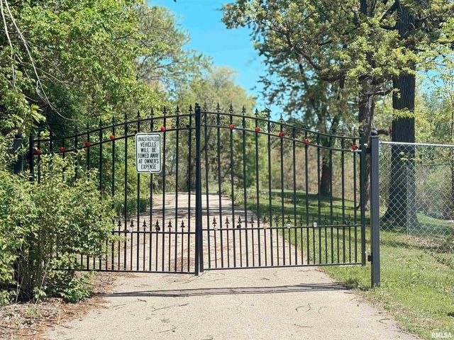 315 N 9TH Street, Clinton, IA 52732