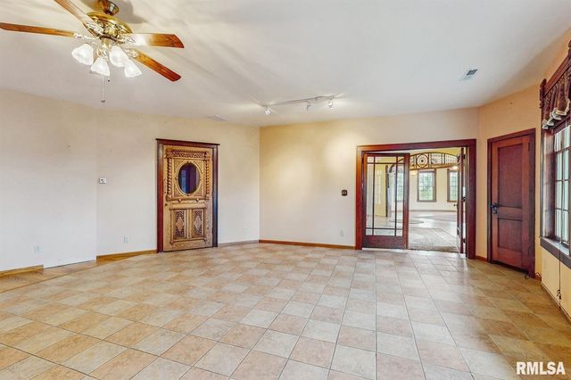 315 N 9TH Street, Clinton, IA 52732