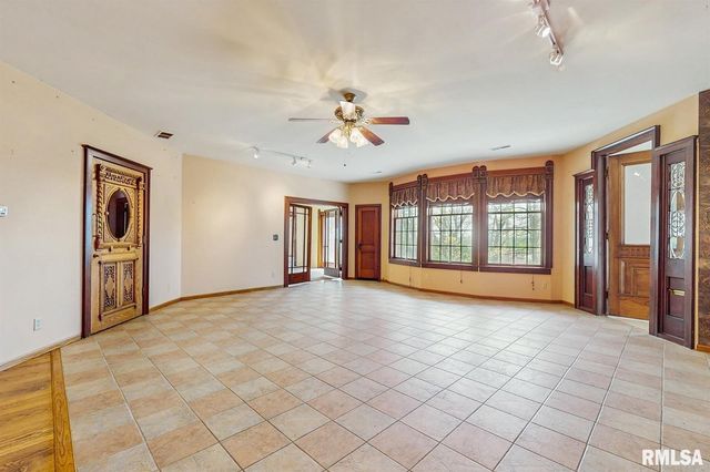 315 N 9TH Street, Clinton, IA 52732