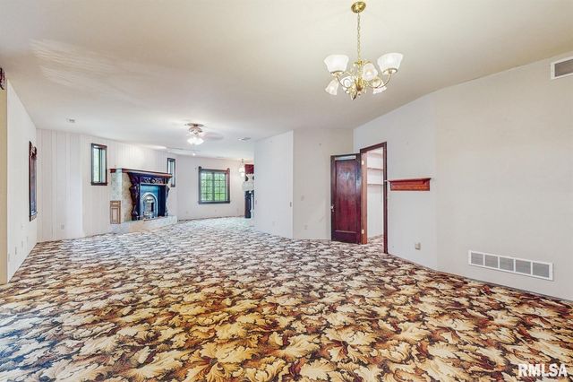 315 N 9TH Street, Clinton, IA 52732