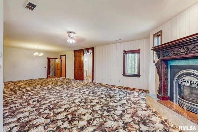 315 N 9TH Street, Clinton, IA 52732