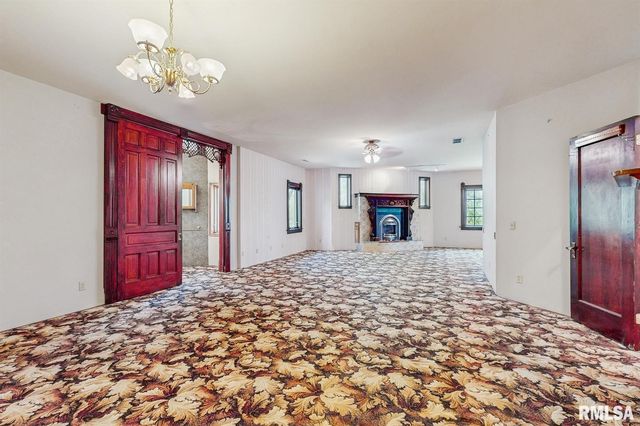 315 N 9TH Street, Clinton, IA 52732