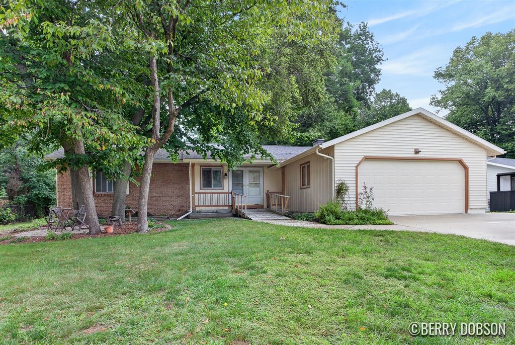 2217 Highlander Drive, Kentwood, MI 49508