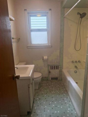 121 W 6Th St, Bayonne City, NJ 07002