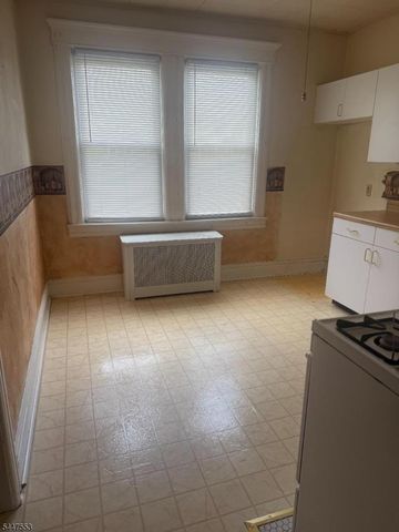 121 W 6Th St, Bayonne City, NJ 07002