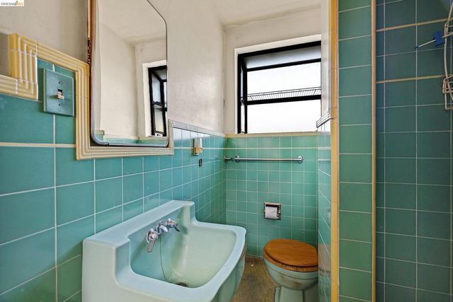 5674 Poinsett Ave, El Cerrito, CA 94530