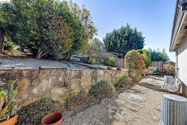 5674 Poinsett Ave, El Cerrito, CA 94530