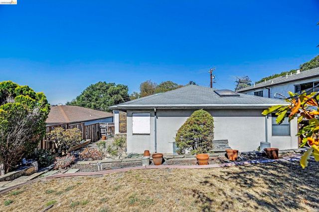5674 Poinsett Ave, El Cerrito, CA 94530