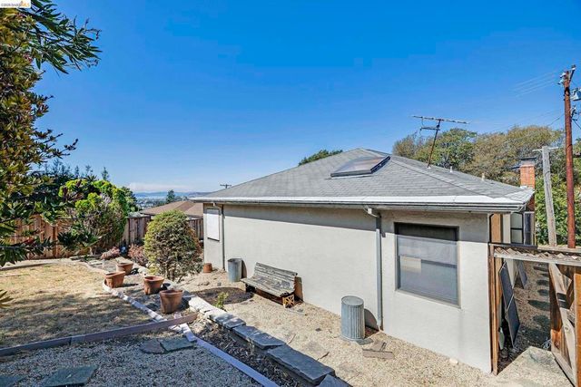 5674 Poinsett Ave, El Cerrito, CA 94530