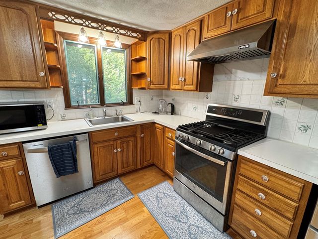 41 Guggins Ln, Boxborough, MA 01719