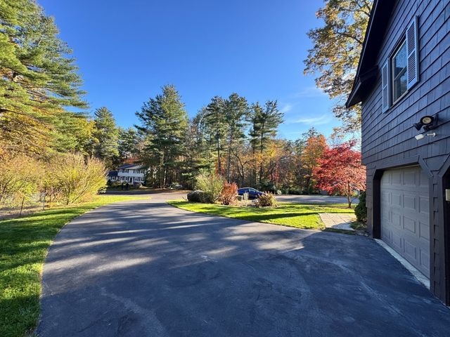 41 Guggins Ln, Boxborough, MA 01719