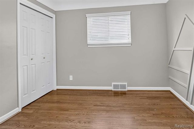 22435 Lange Street, Saint Clair Shores, MI 48080