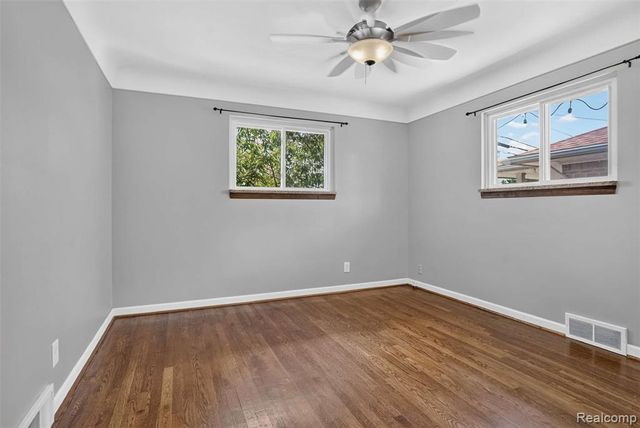 22435 Lange Street, Saint Clair Shores, MI 48080