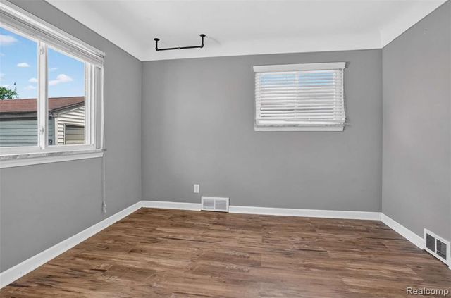 22435 Lange Street, Saint Clair Shores, MI 48080
