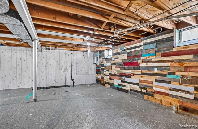 22435 Lange Street, Saint Clair Shores, MI 48080