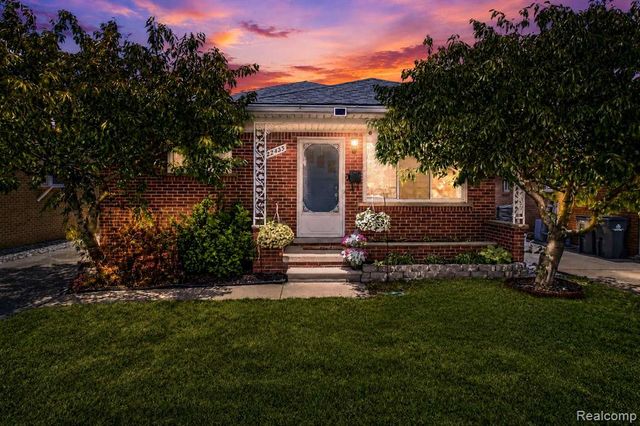 22435 Lange Street, Saint Clair Shores, MI 48080