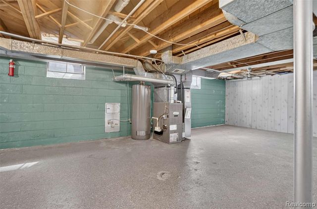 22435 Lange Street, Saint Clair Shores, MI 48080